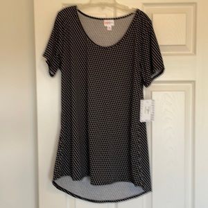 Lularoe classic tee.